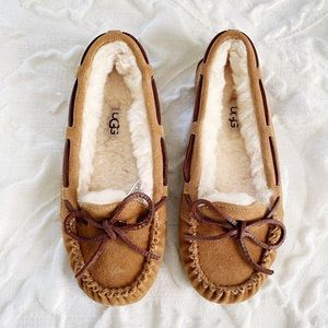 UGG Dakota Slippers Size 5 New $110
